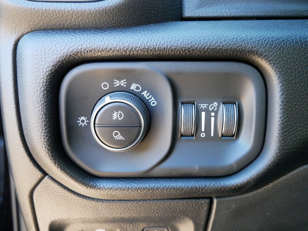 Thumbnail: 2026 RAM 1500 - 36