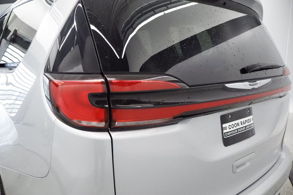 Thumbnail: 2023 Chrysler Pacifica - 17