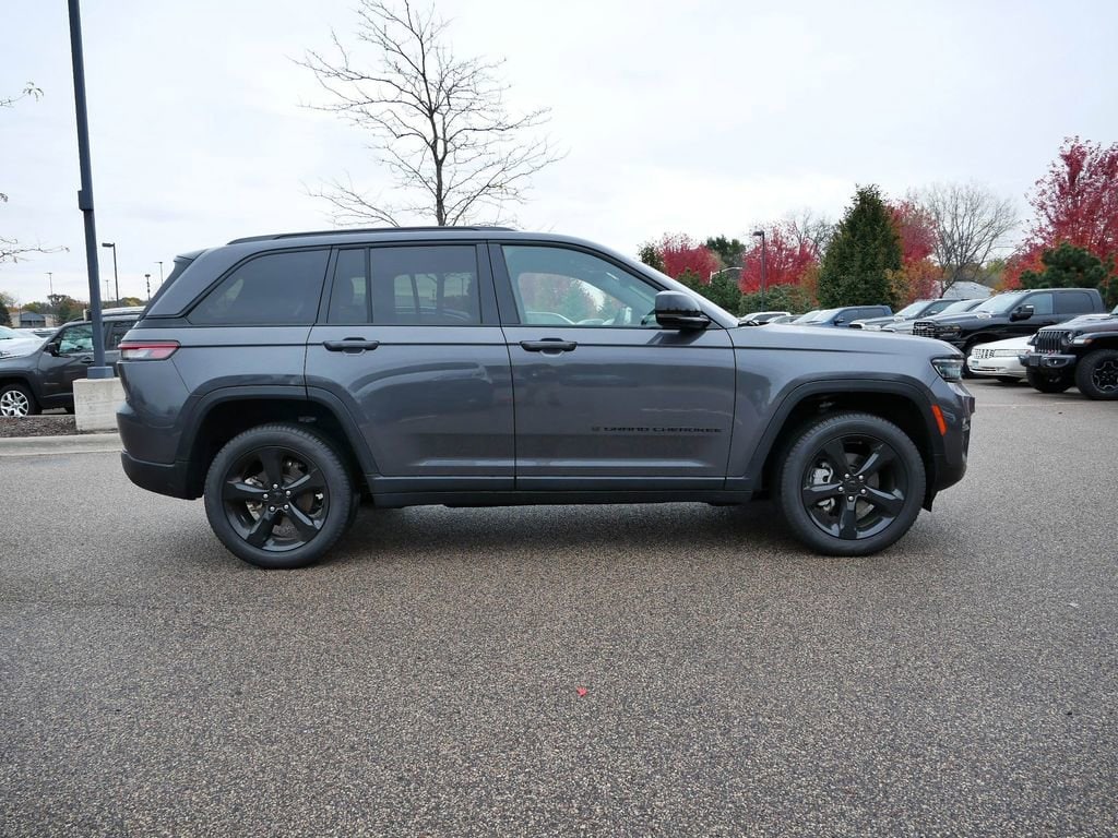 Thumbnail: 2024 Jeep Grand Cherokee - 8
