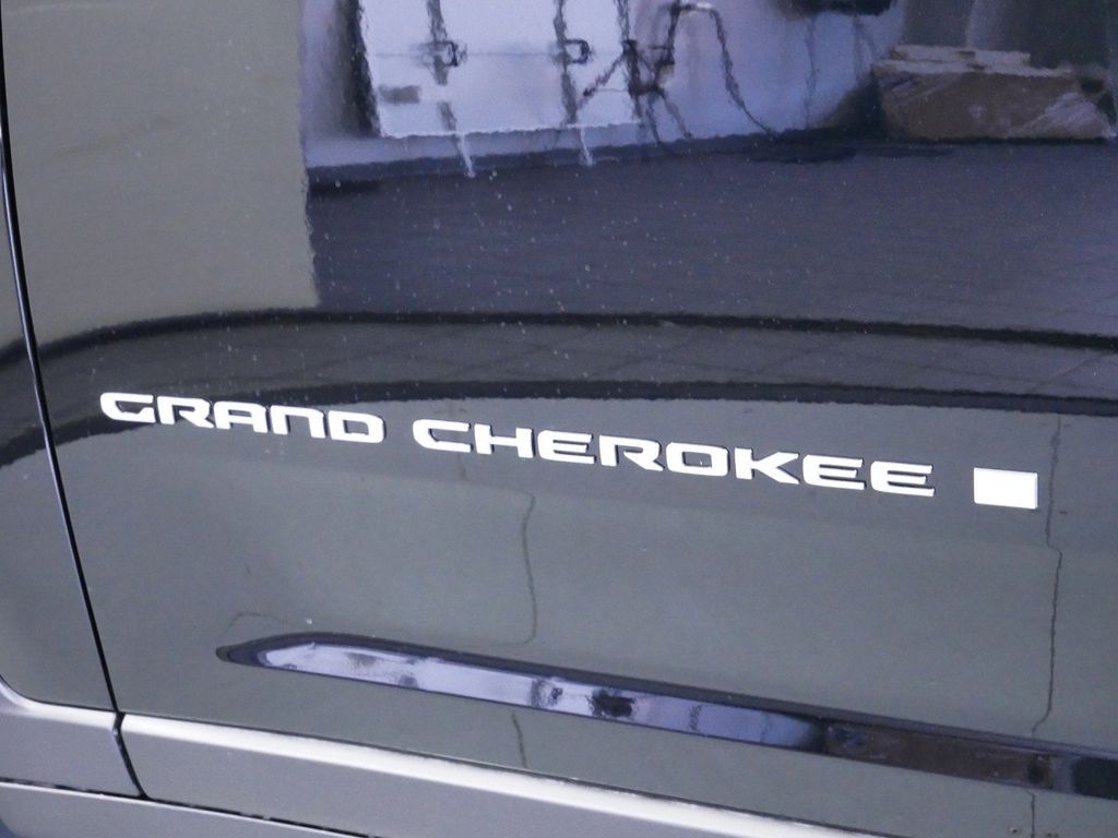 Thumbnail: 2025 Jeep Grand Cherokee - 17