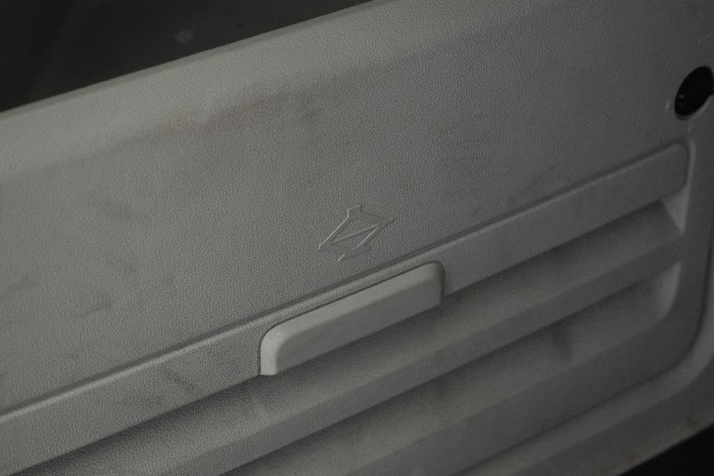 Thumbnail: 2014 Chrysler Town & Country - 17