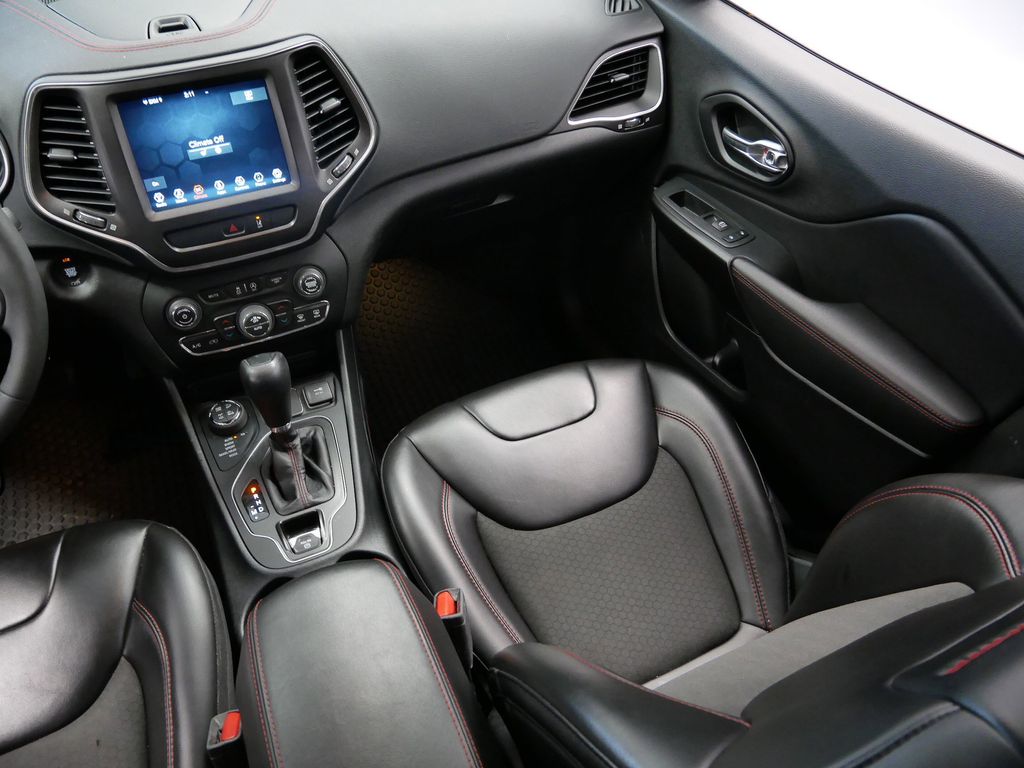 Thumbnail: 2022 Jeep Cherokee - 20