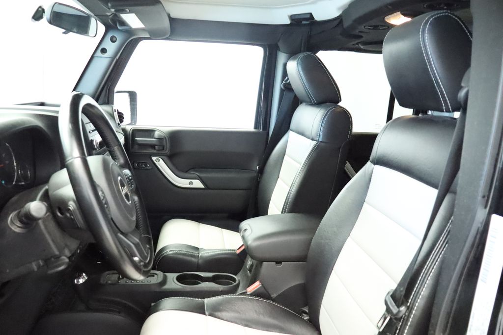 Thumbnail: 2011 Jeep Wrangler - 20