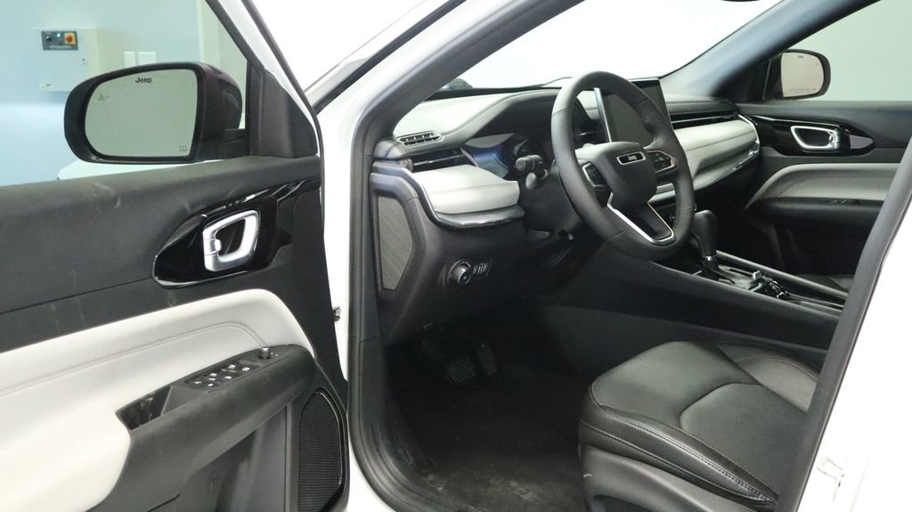 Thumbnail: 2023 Jeep Compass - 26