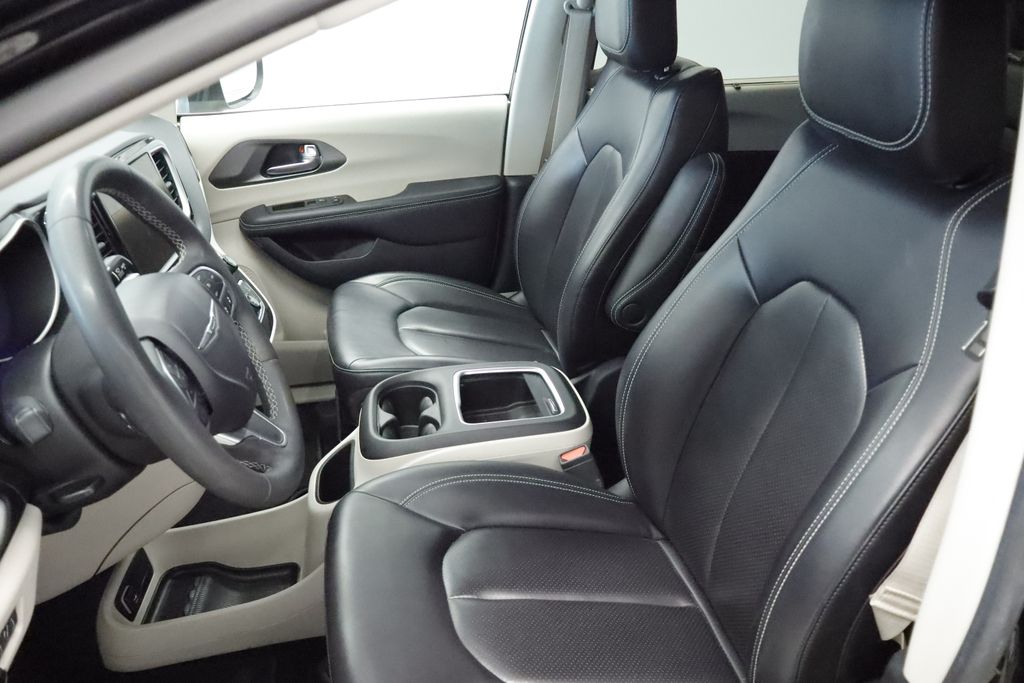 Thumbnail: 2023 Chrysler Pacifica - 24