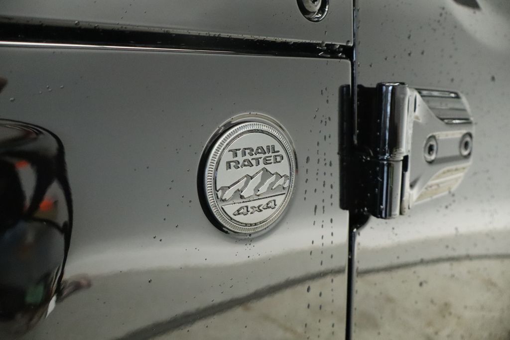 Thumbnail: 2026 Jeep Gladiator - 16