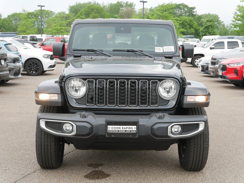 Thumbnail: 2025 Jeep Gladiator - 4