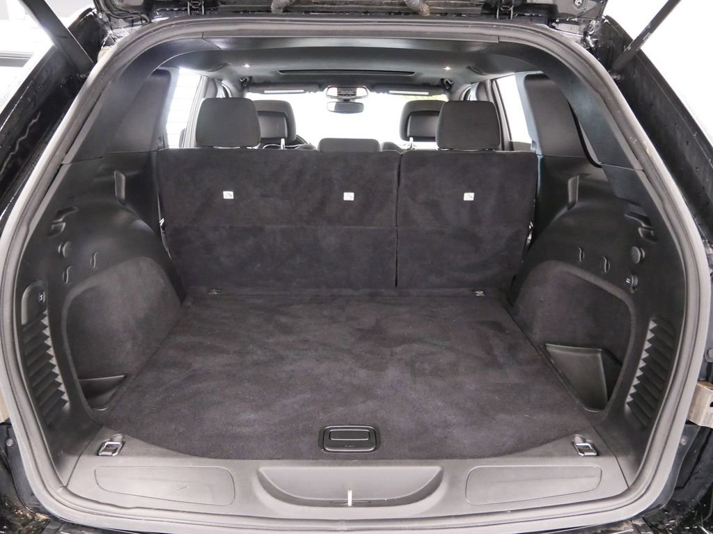 Thumbnail: 2019 Jeep Grand Cherokee - 12