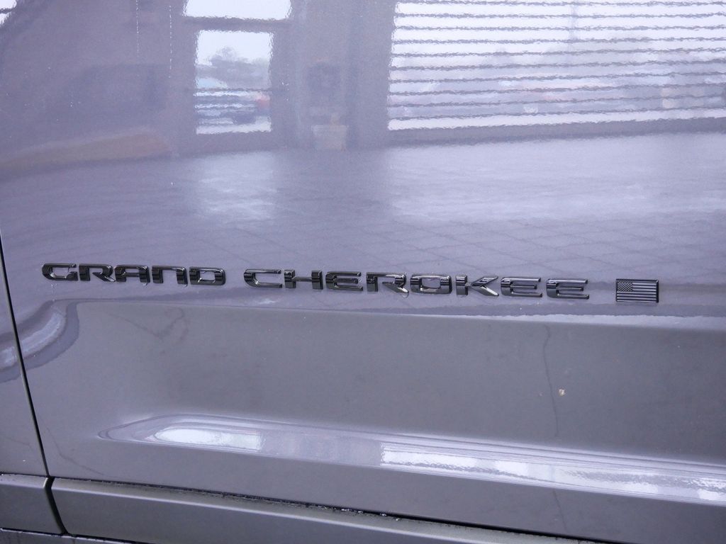 Thumbnail: 2024 Jeep Grand Cherokee - 17