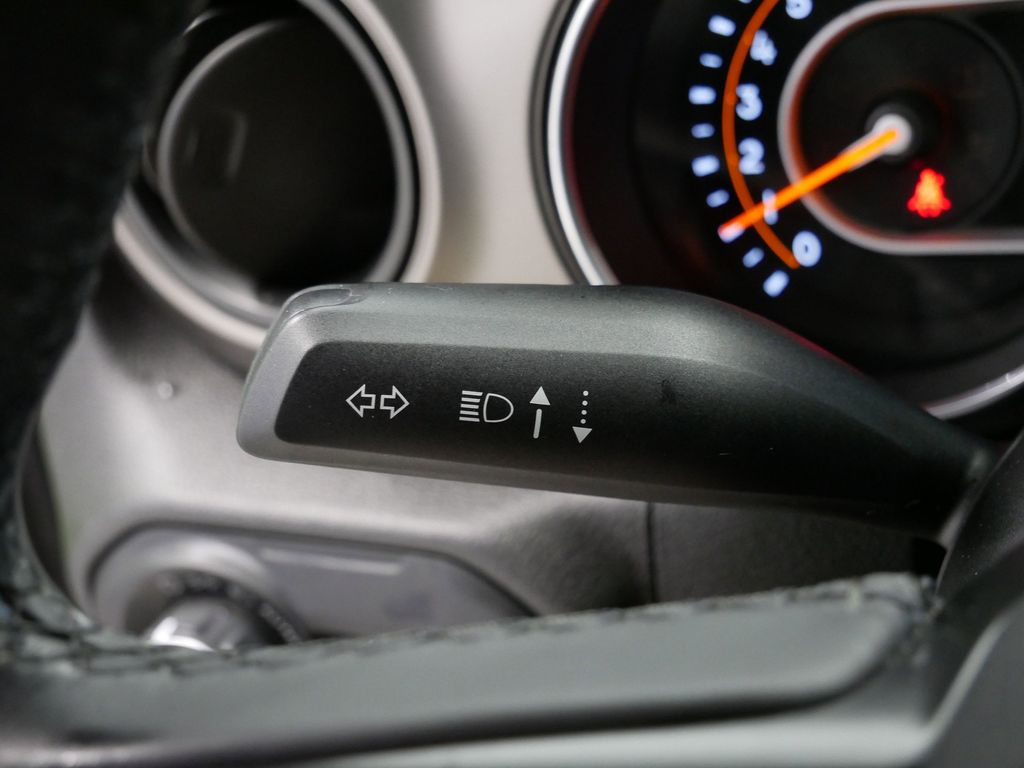 Thumbnail: 2019 Jeep Wrangler - 15