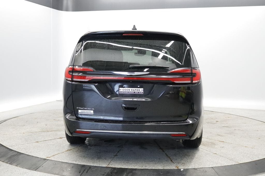 Thumbnail: 2023 Chrysler Pacifica - 4