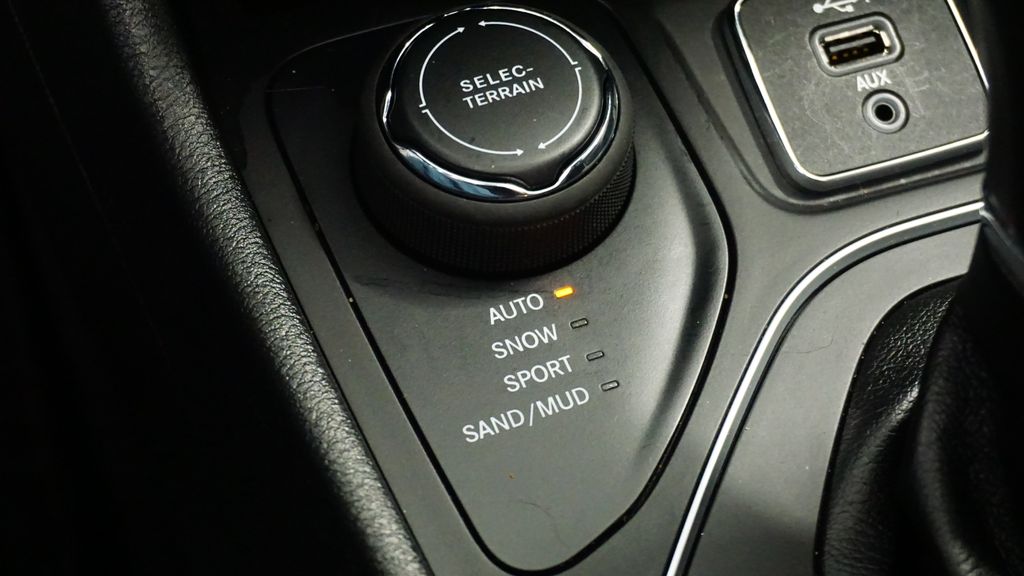 Thumbnail: 2022 Jeep Cherokee - 31