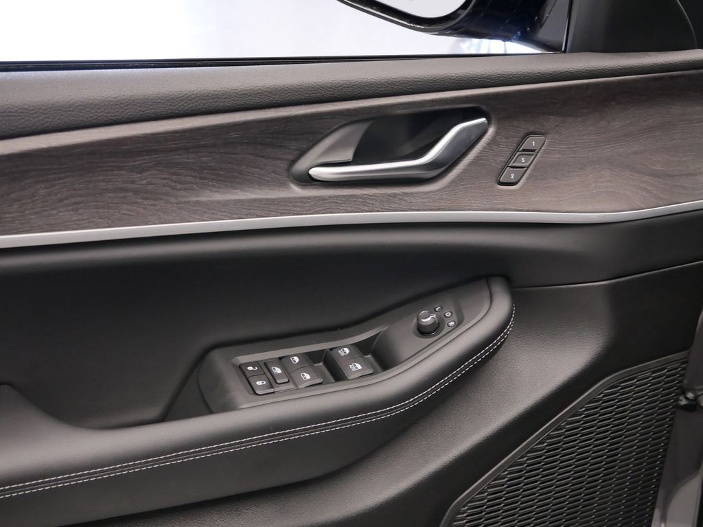 Thumbnail: 2025 Jeep Grand Cherokee L - 6