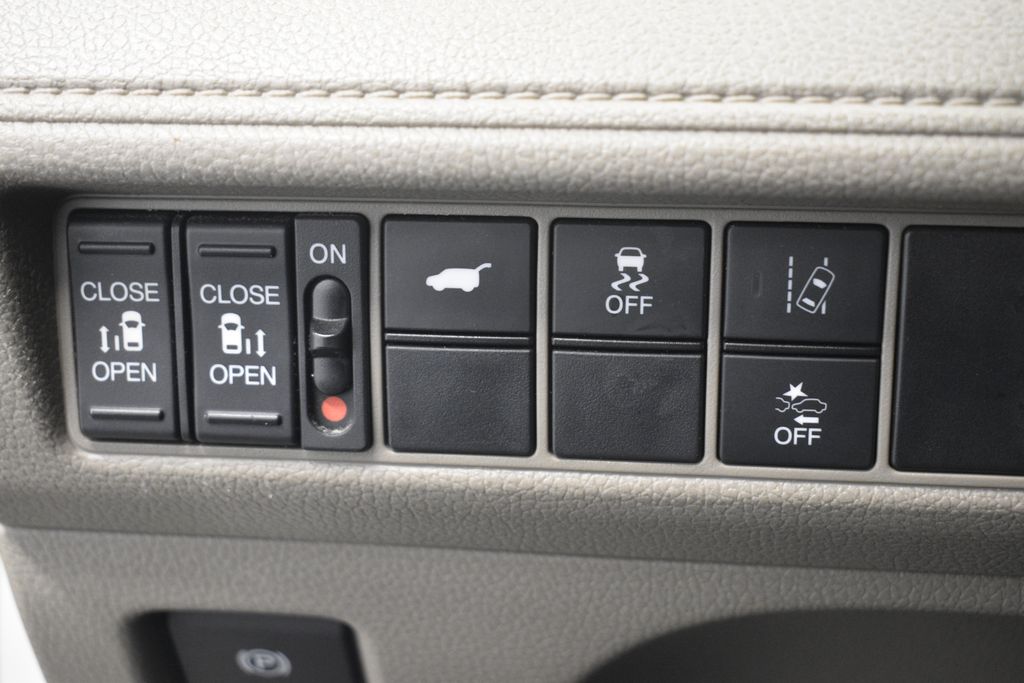 Thumbnail: 2019 Honda Odyssey - 33