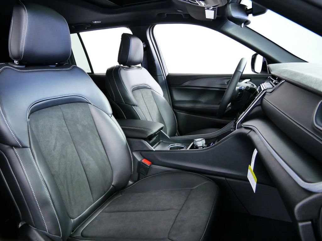 Thumbnail: 2024 Jeep Grand Cherokee - 25