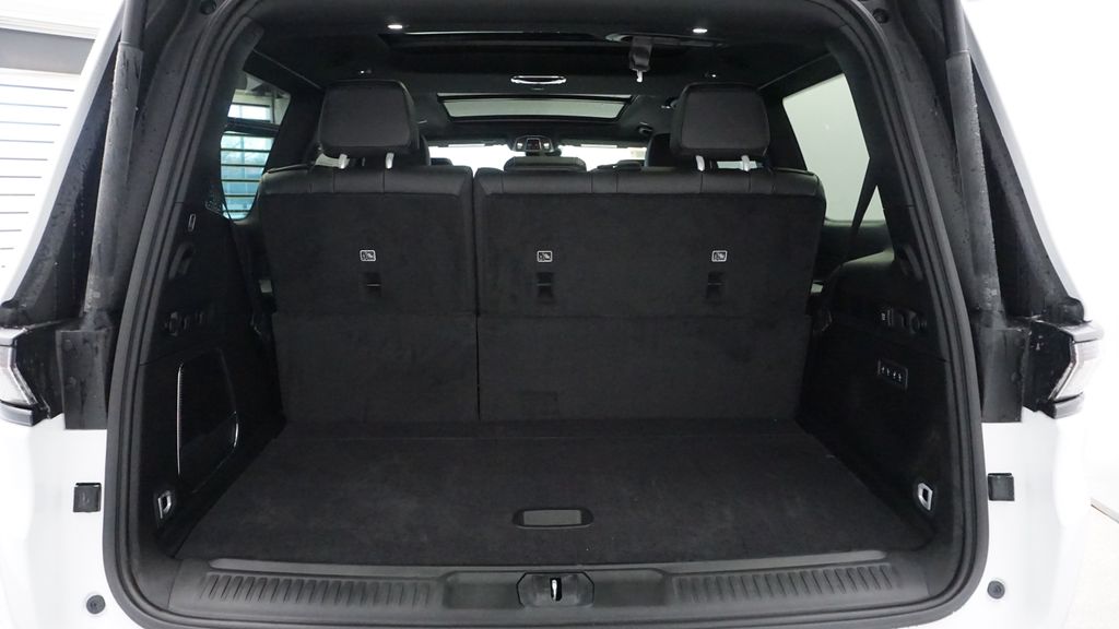 Thumbnail: 2026 Jeep Grand Wagoneer - 17