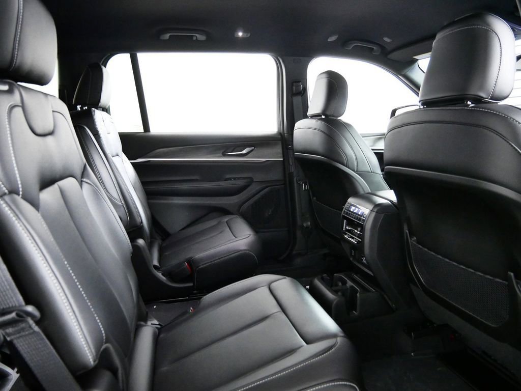 Thumbnail: 2025 Jeep Grand Cherokee L - 22