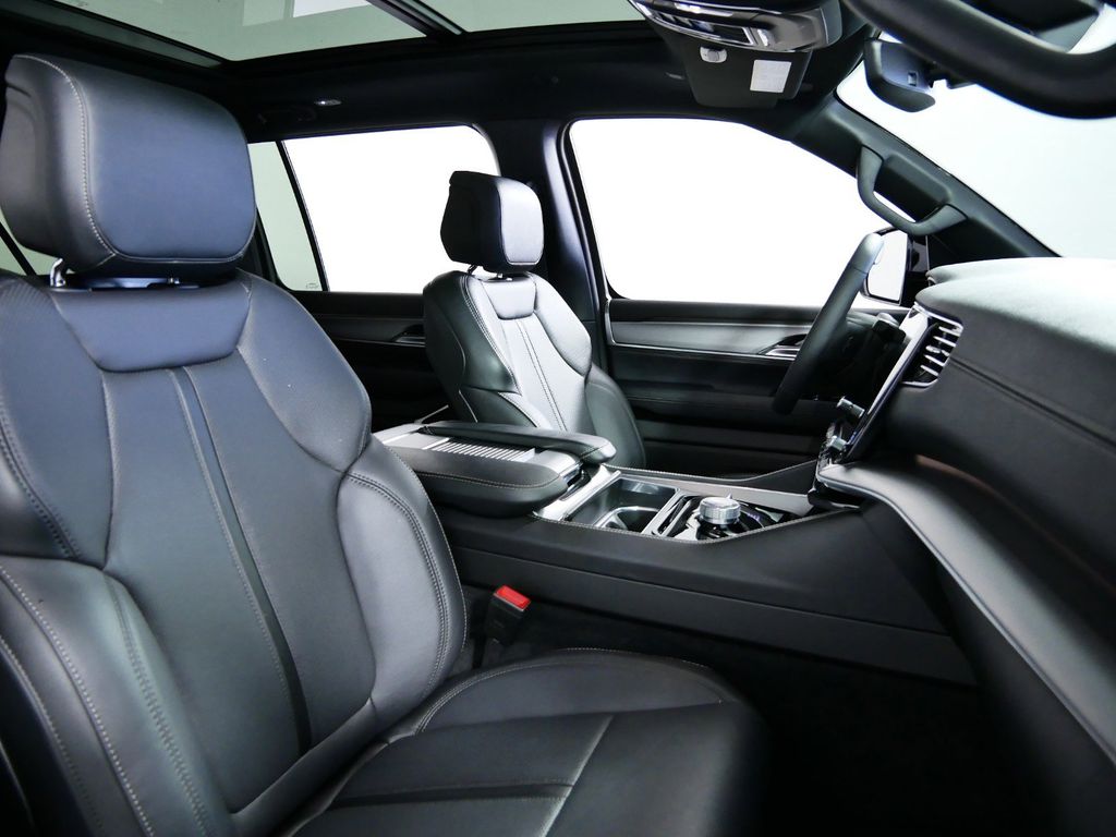 Thumbnail: 2024 Jeep Wagoneer - 23