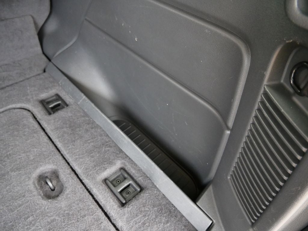 Thumbnail: 2012 Jeep Liberty - 16