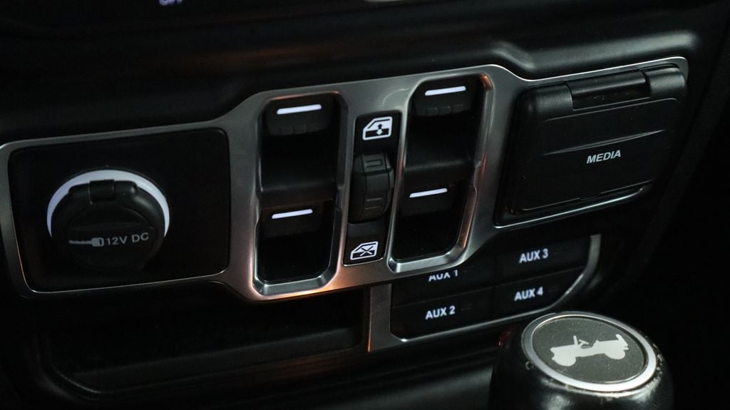 Thumbnail: 2021 Jeep Wrangler - 32