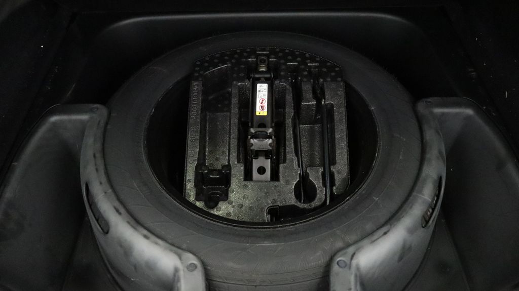 Thumbnail: 2012 Jeep Grand Cherokee - 17