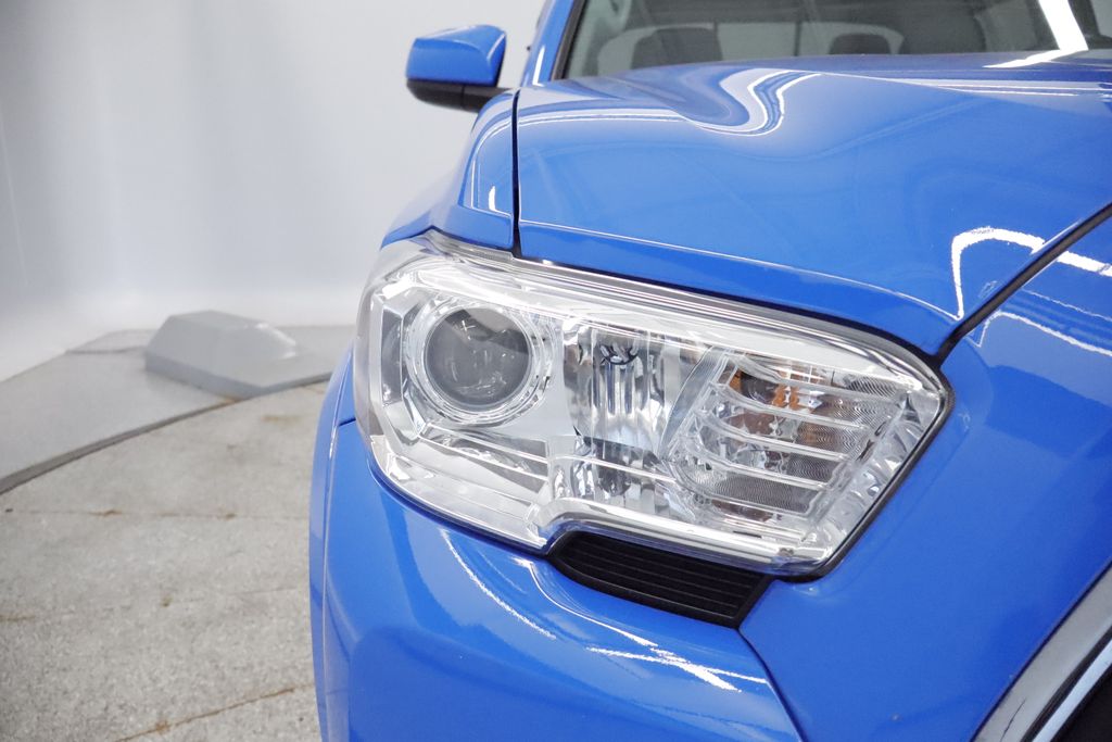 Thumbnail: 2020 Toyota Tacoma - 3