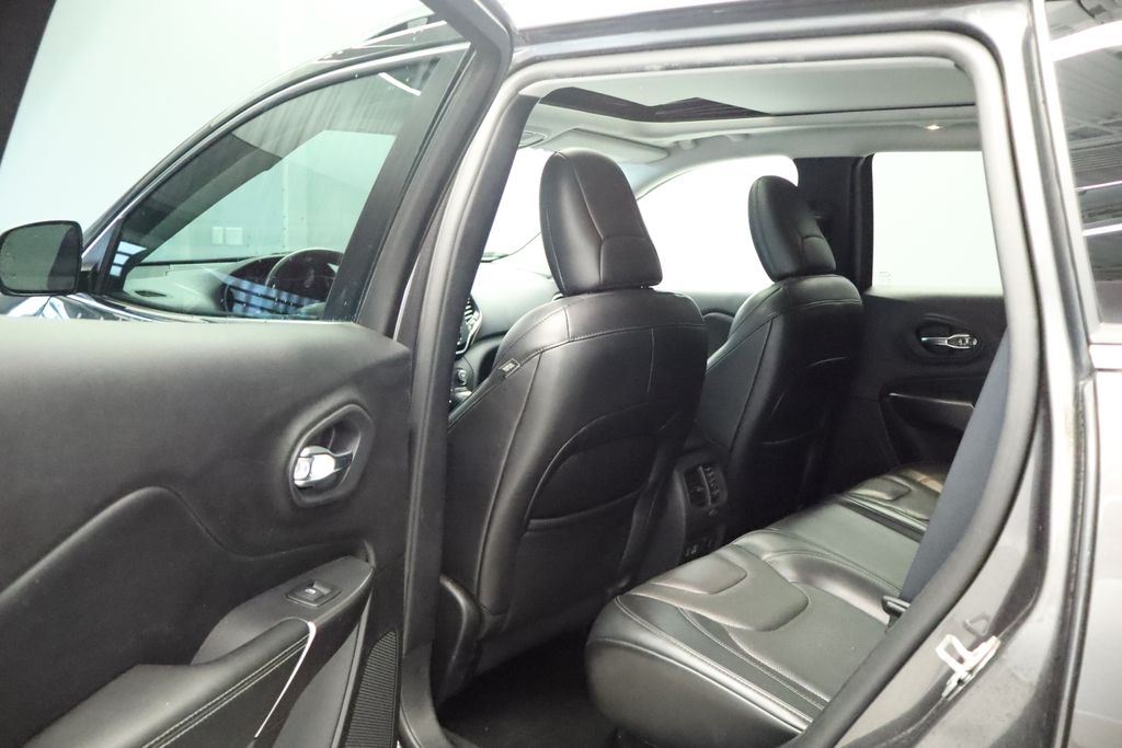 Thumbnail: 2021 Jeep Cherokee - 22