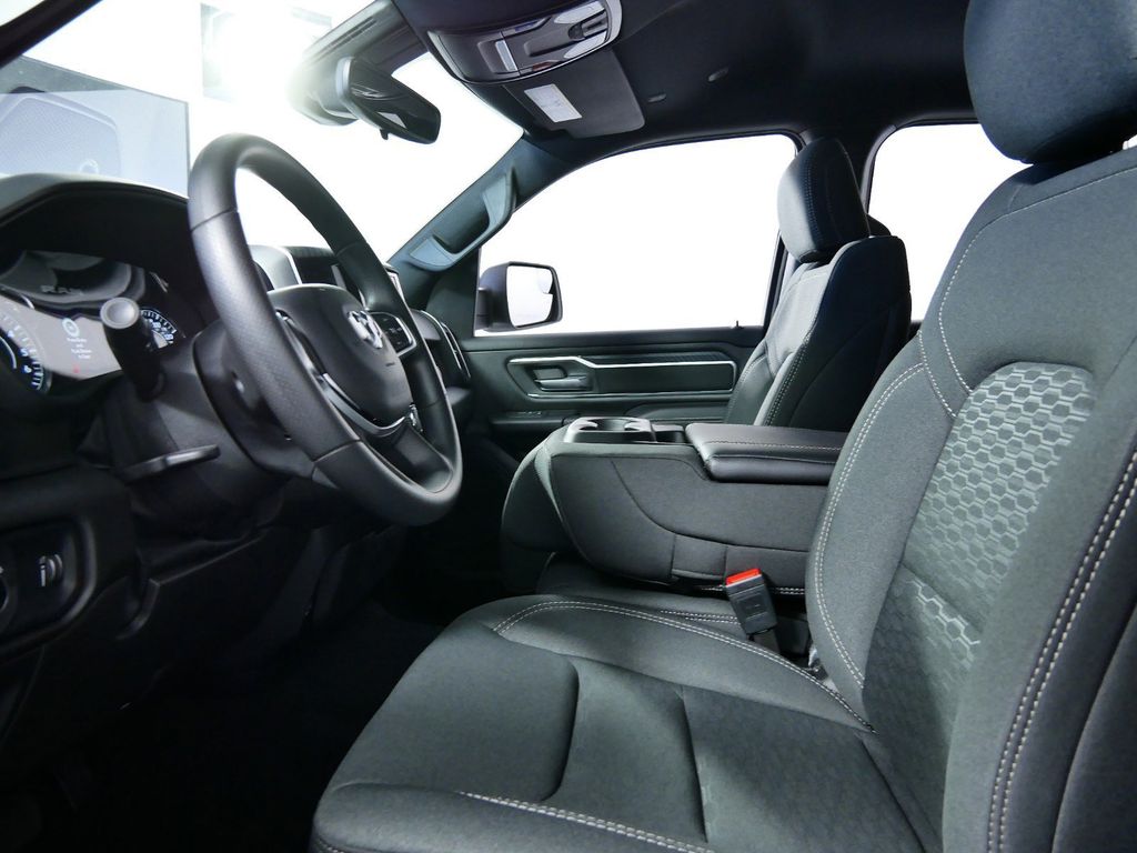 Thumbnail: 2025 RAM 1500 - 32
