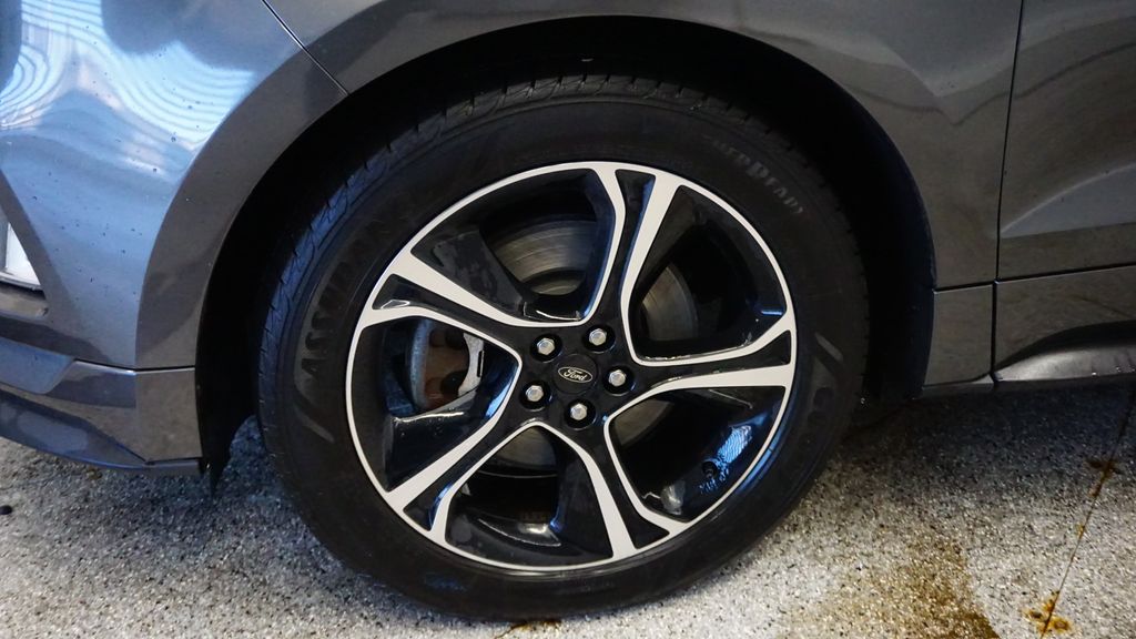 Thumbnail: 2019 Ford Edge - 13