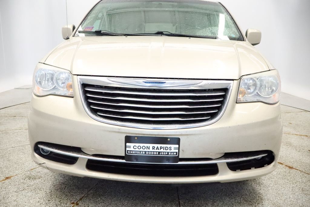 Thumbnail: 2014 Chrysler Town & Country - 9