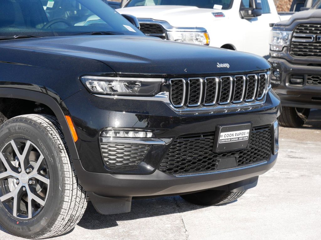Thumbnail: 2025 Jeep Grand Cherokee - 3