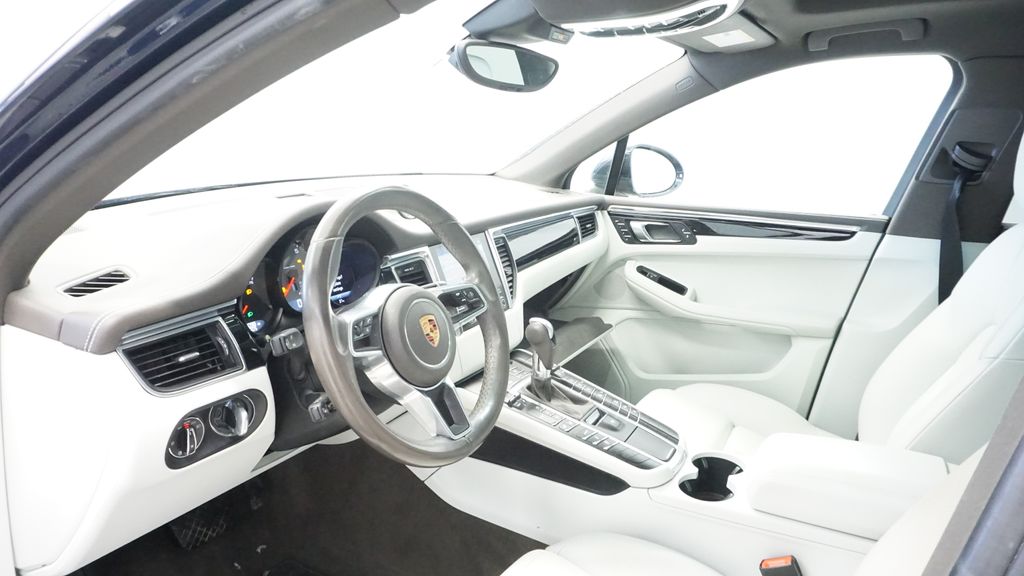 Thumbnail: 2017 Porsche Macan - 24