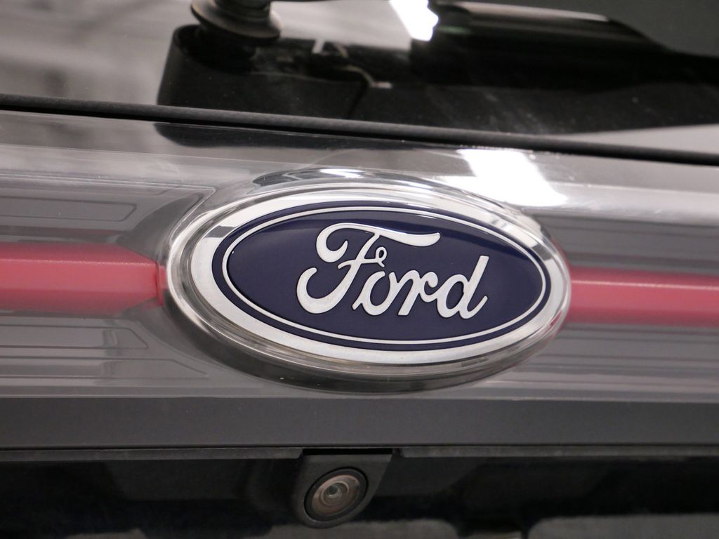 Thumbnail: 2017 Ford Edge - 20
