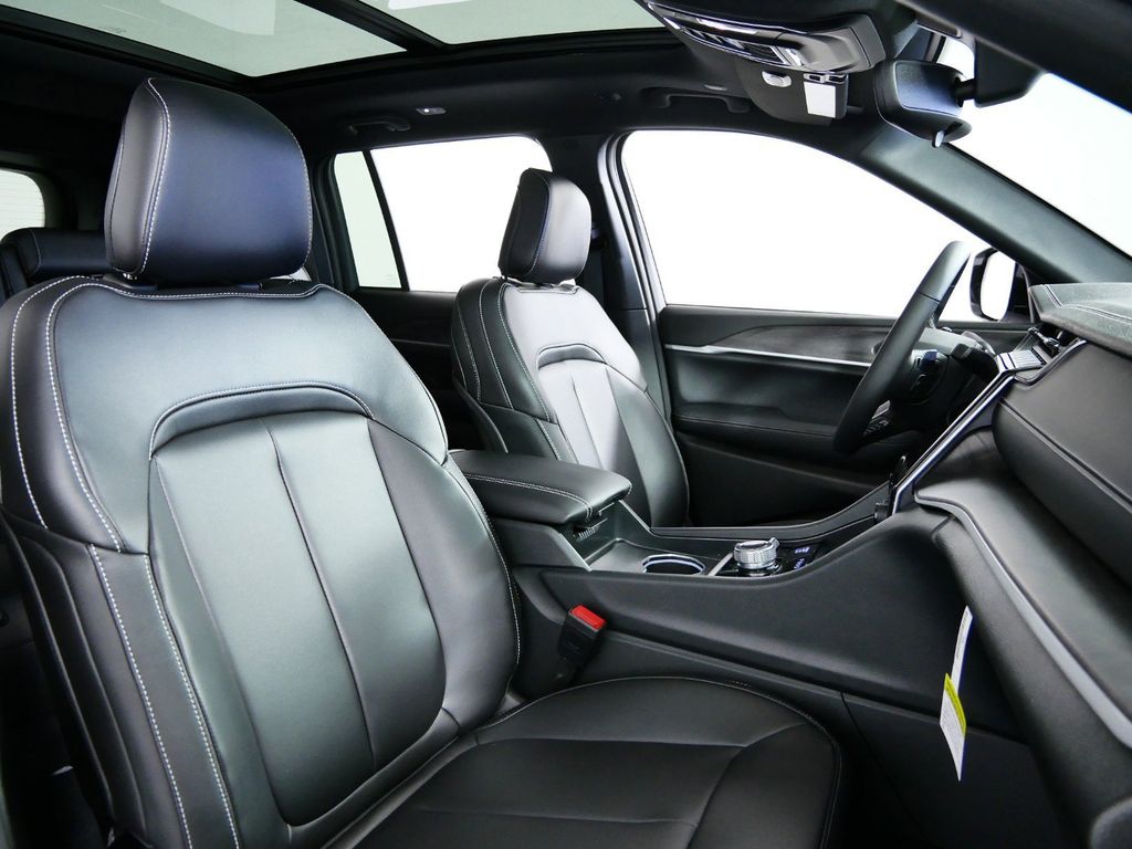 Thumbnail: 2025 Jeep Grand Cherokee - 24