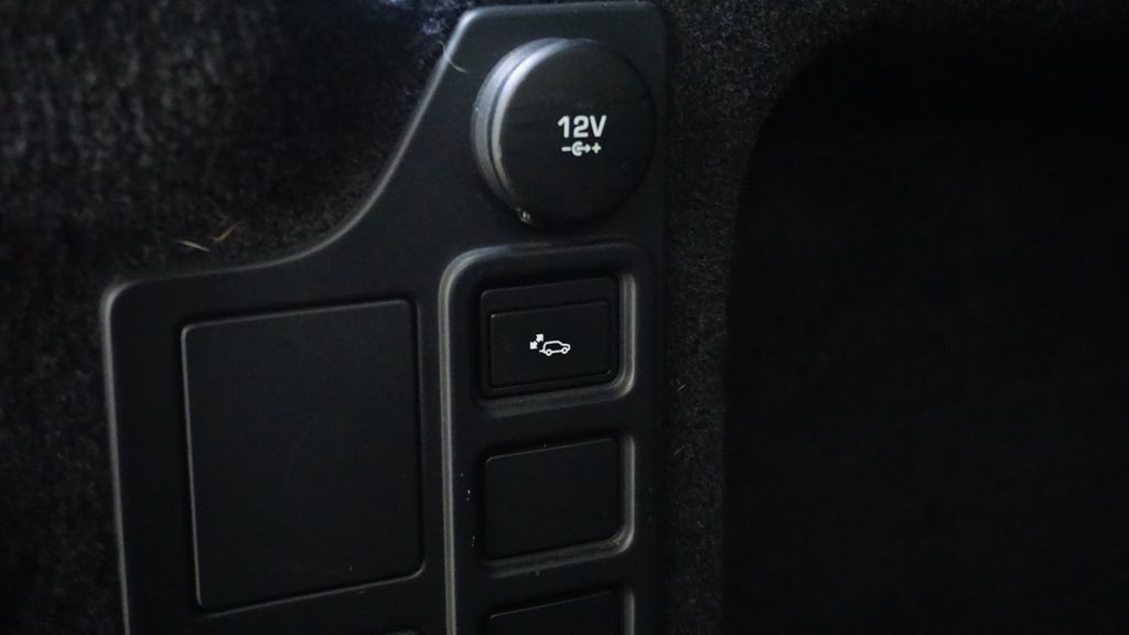 Thumbnail: 2020 Land Rover Discovery - 19