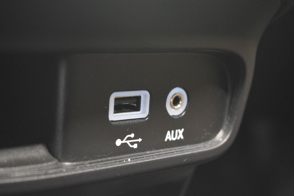 Thumbnail: 2017 Chrysler Pacifica - 38