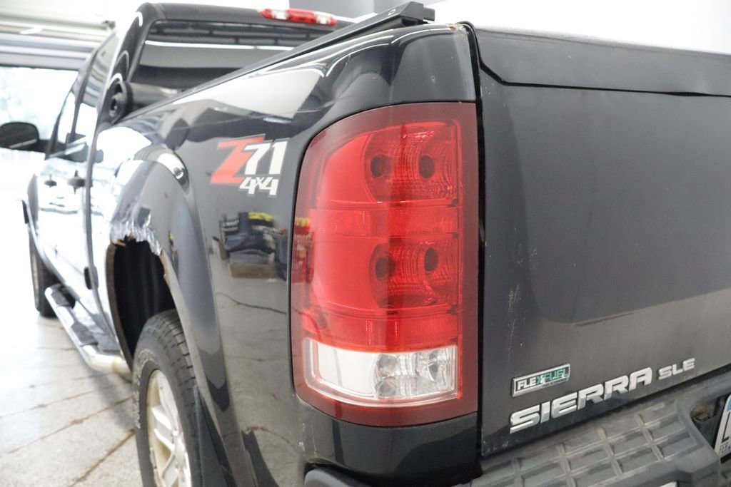 Thumbnail: 2011 GMC Sierra 1500 - 17