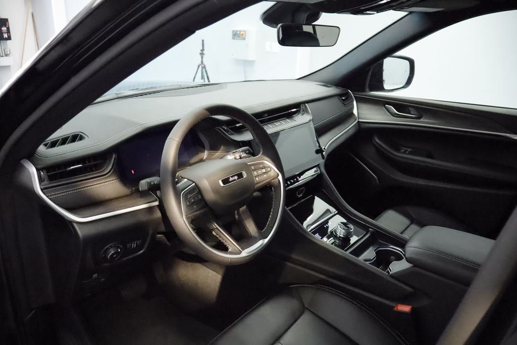 Thumbnail: 2026 Jeep Grand Cherokee - 8