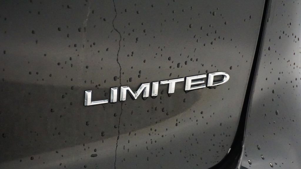 Thumbnail: 2023 Chrysler Pacifica - 12