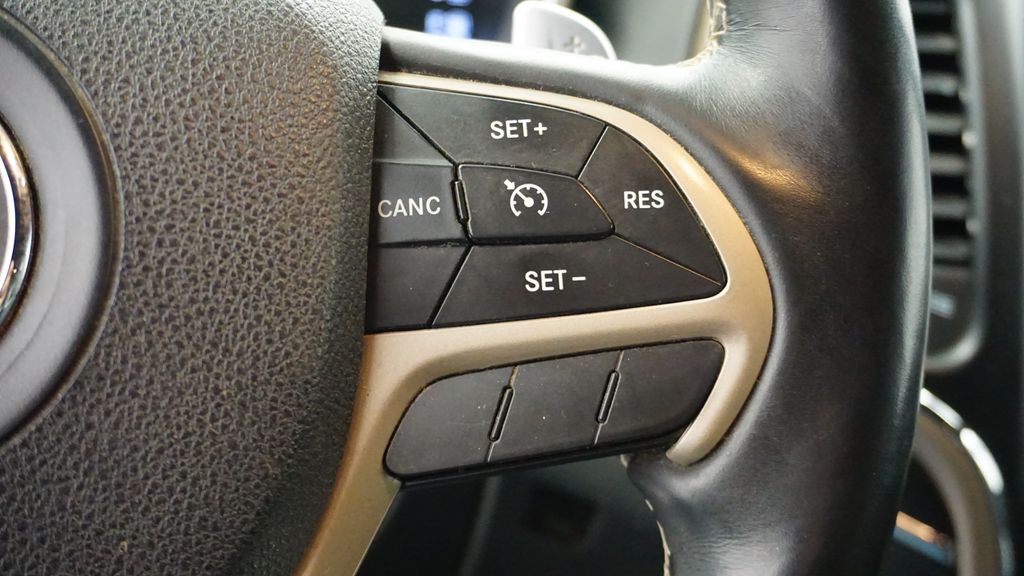 Thumbnail: 2017 Jeep Grand Cherokee - 38