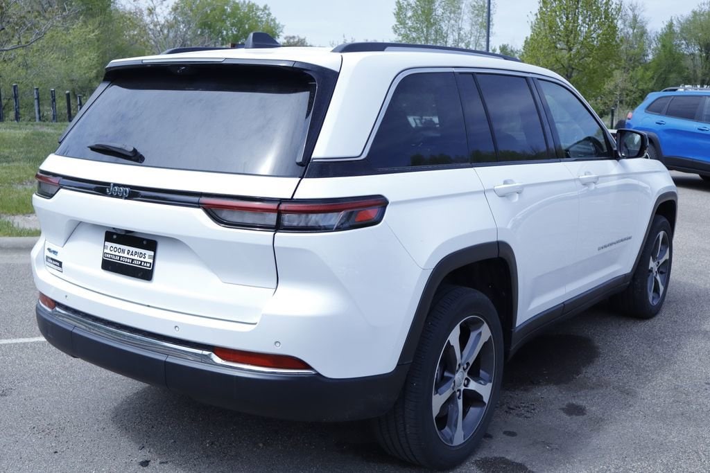 Thumbnail: 2023 Jeep Grand Cherokee - 6