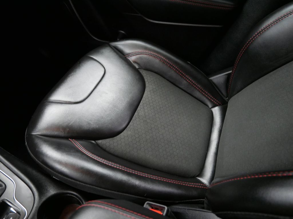 Thumbnail: 2022 Jeep Cherokee - 42