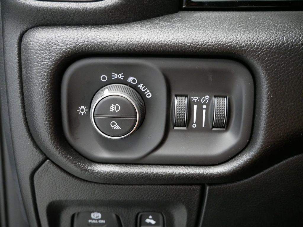 Thumbnail: 2026 RAM 1500 - 22