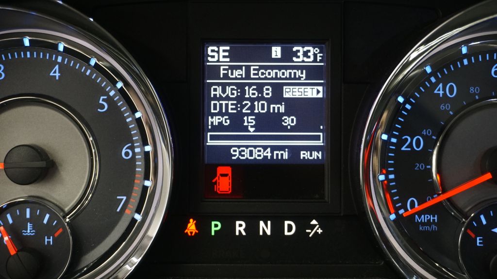 Thumbnail: 2014 Chrysler Town & Country - 47