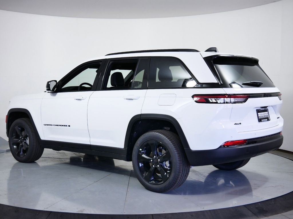 Thumbnail: 2025 Jeep Grand Cherokee - 15