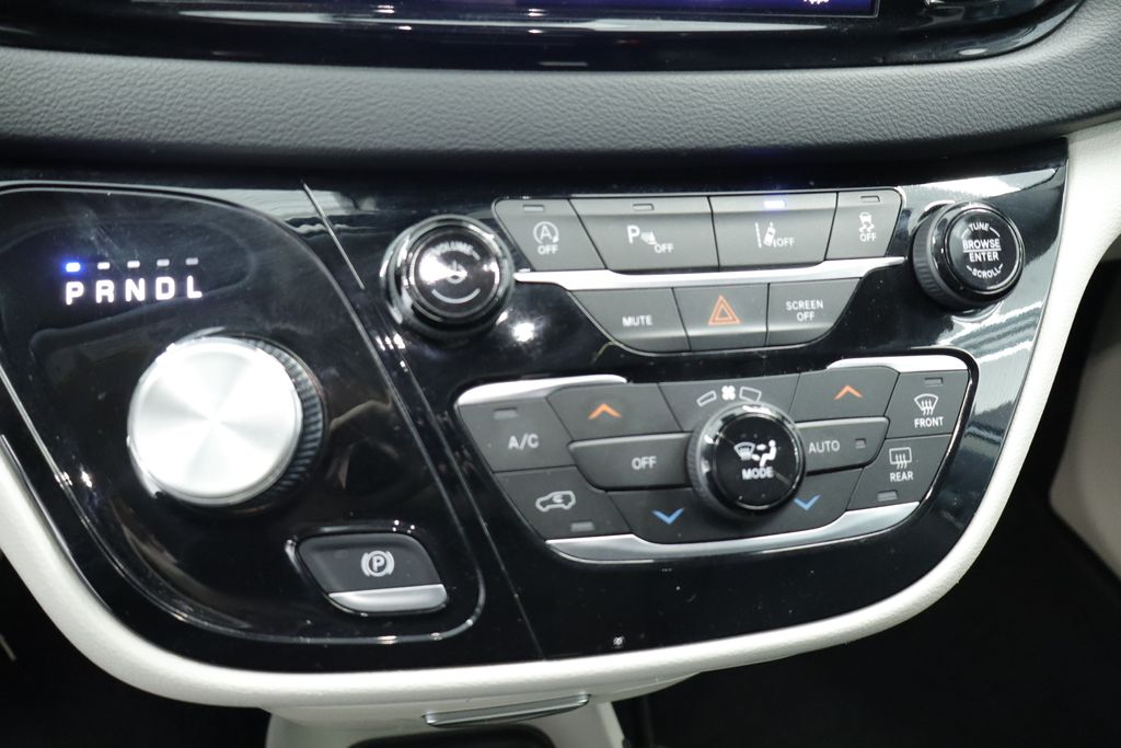 Thumbnail: 2023 Chrysler Pacifica - 31