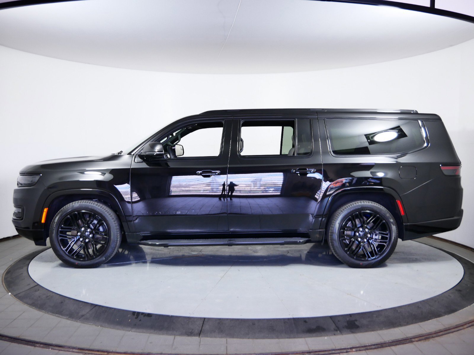 Thumbnail: 2024 Jeep Wagoneer - 11