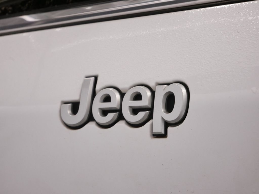 Thumbnail: 2024 Jeep Grand Cherokee L - 17