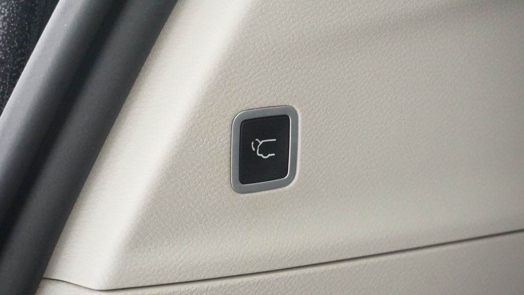 Thumbnail: 2018 Chrysler Pacifica - 18