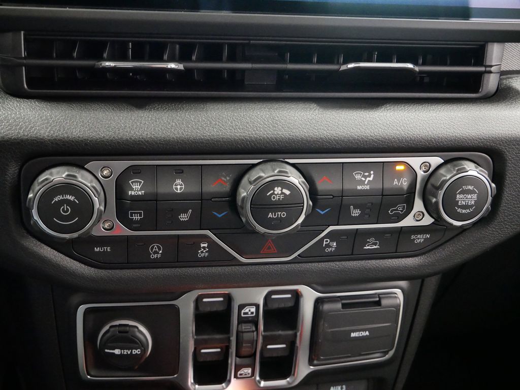 Thumbnail: 2026 Jeep Wrangler - 33